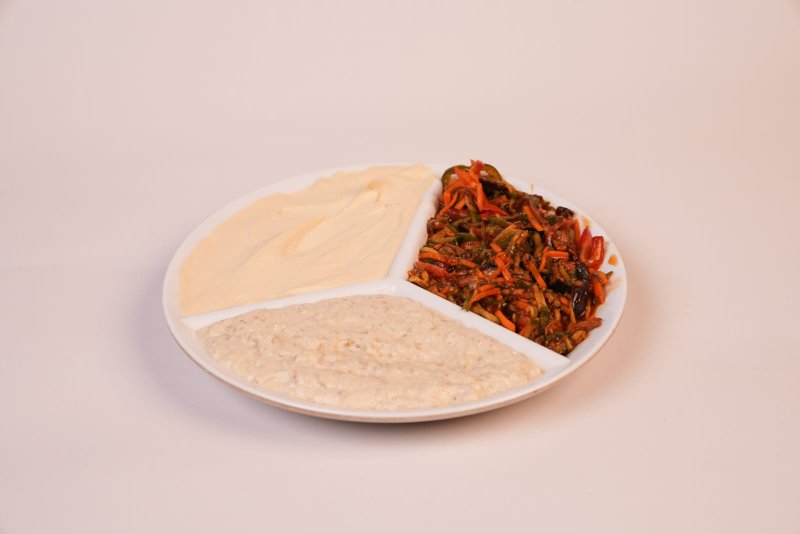 صحن مقبلات وسط