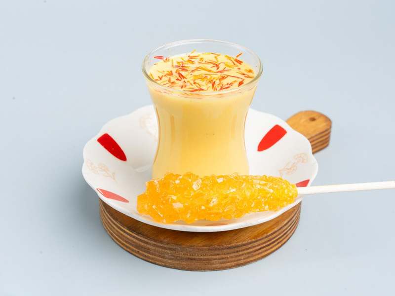 شاي حليب بالزعفران