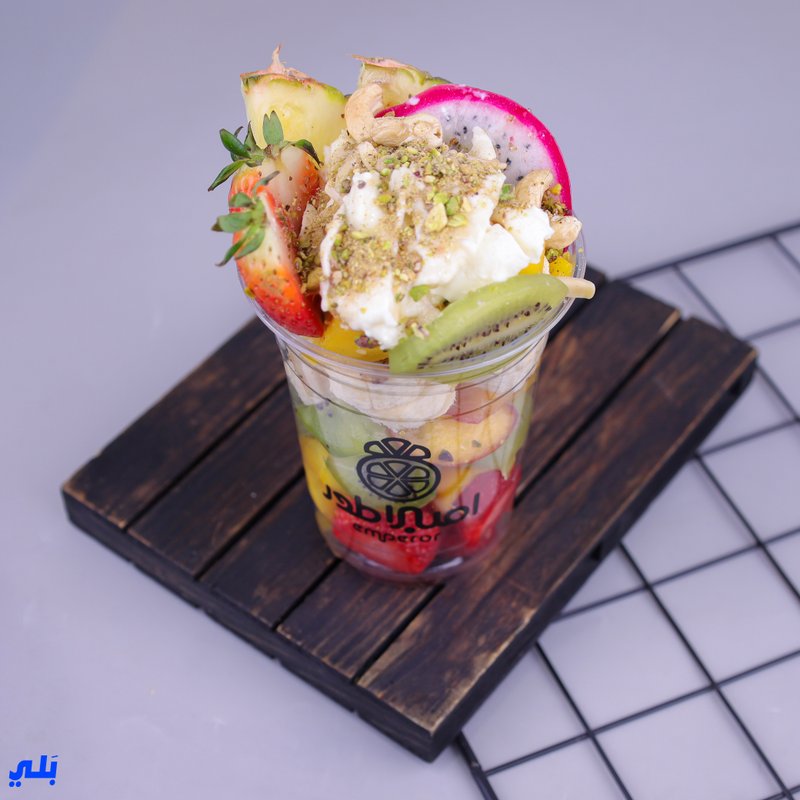 كاب فروت بالقشطة عسل ومكسرات