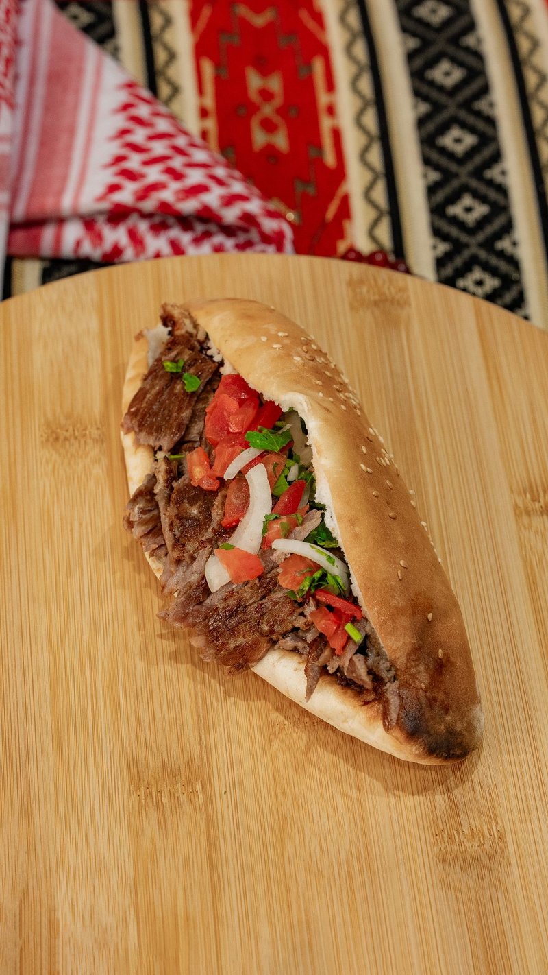 ساندويش شاورما لحم نشمي